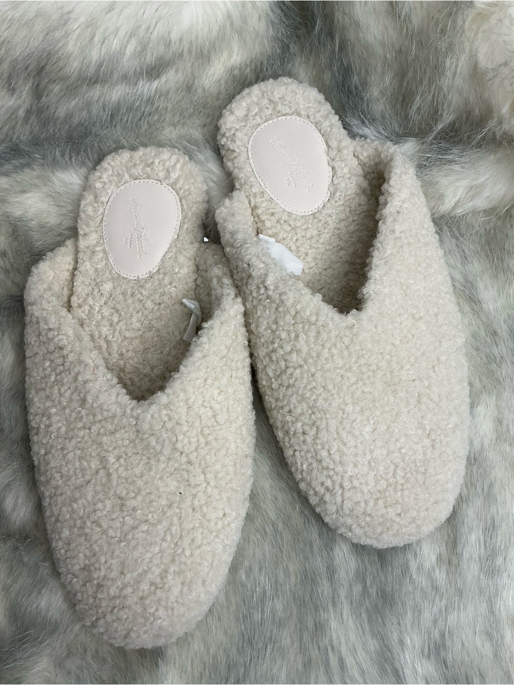 2275 - Cozy Plush Cream Sherpa Slip-On Women's Slippers